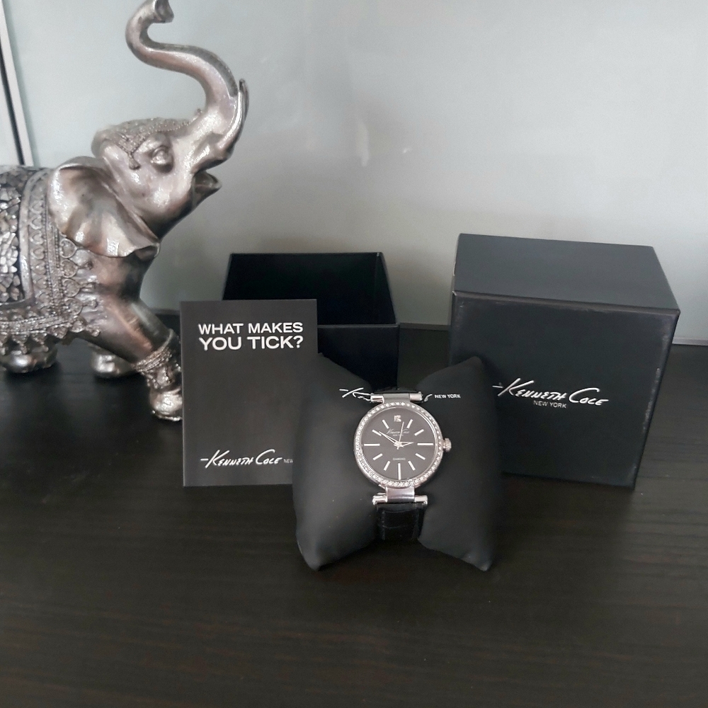 Gorgeous women Kenneth Cole watches - Picture 1 of 6